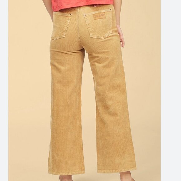 Billabong Pants - BILLABONG × Wrangler Size 28 The Retro Women Corduroy Pants in Antique Gold